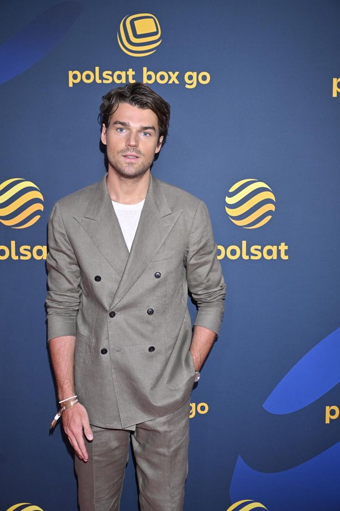 Gwiazdy na jesiennej ramówce Polsatu błyszczały błękitem i dekoltami poniżej pasa. Tylko Ada Fijał i Kasia Cichopek przełamały sztampę