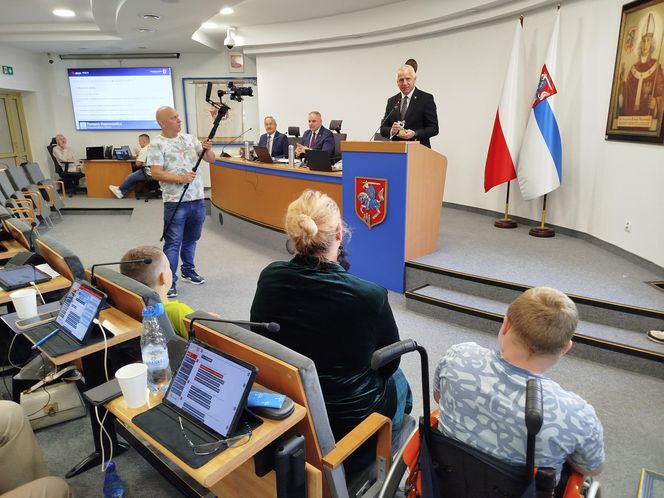 Rodzina Tymka Kalaty wymieniła się prezentami z prezydentem i radnymi