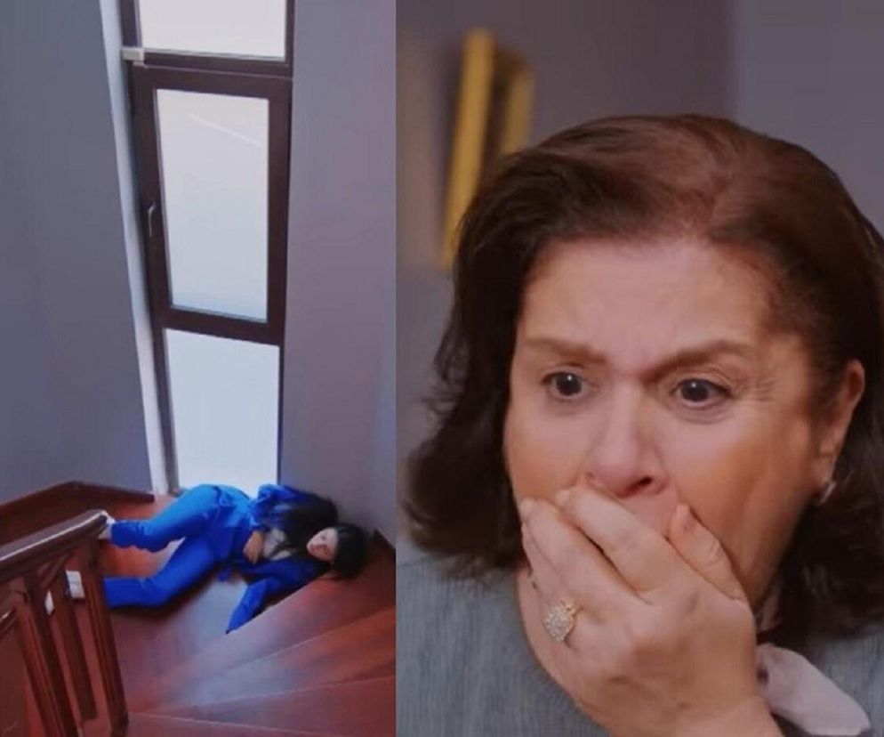 Bahar leżąca nieprzytomna na drewnianych schodach po upadku oraz Naciye z przerażeniem zakrywającą usta dłonią. Scena z tureckiego serialu Miłość i nadzieja, gdzie Bahar spadła ze schodów podczas kłótni z Naciye. Więcej o serialu przeczytasz na Super Seriale.