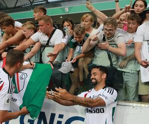 Legia z hukiem rusza po tytuł. Warszawski klub z wielką pompą zaprezentował kadrę na nowy sezon