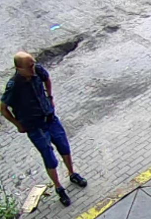 Zniszczył zaparkowane auto i zniknął! Teraz szuka go policja z Bydgoszczy