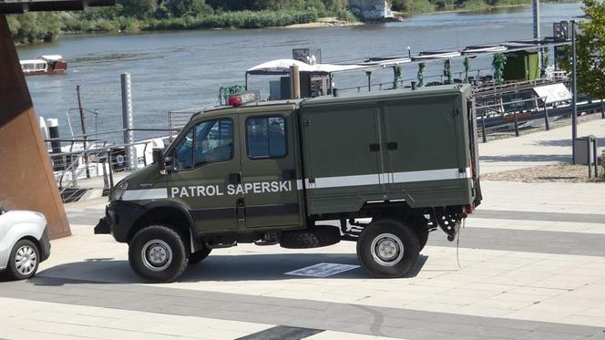 Bulwary Wiślane zamknięte! Z rzeki wyłowiono pocisk moździerzowy z czasów drugiej wojny światowej!
