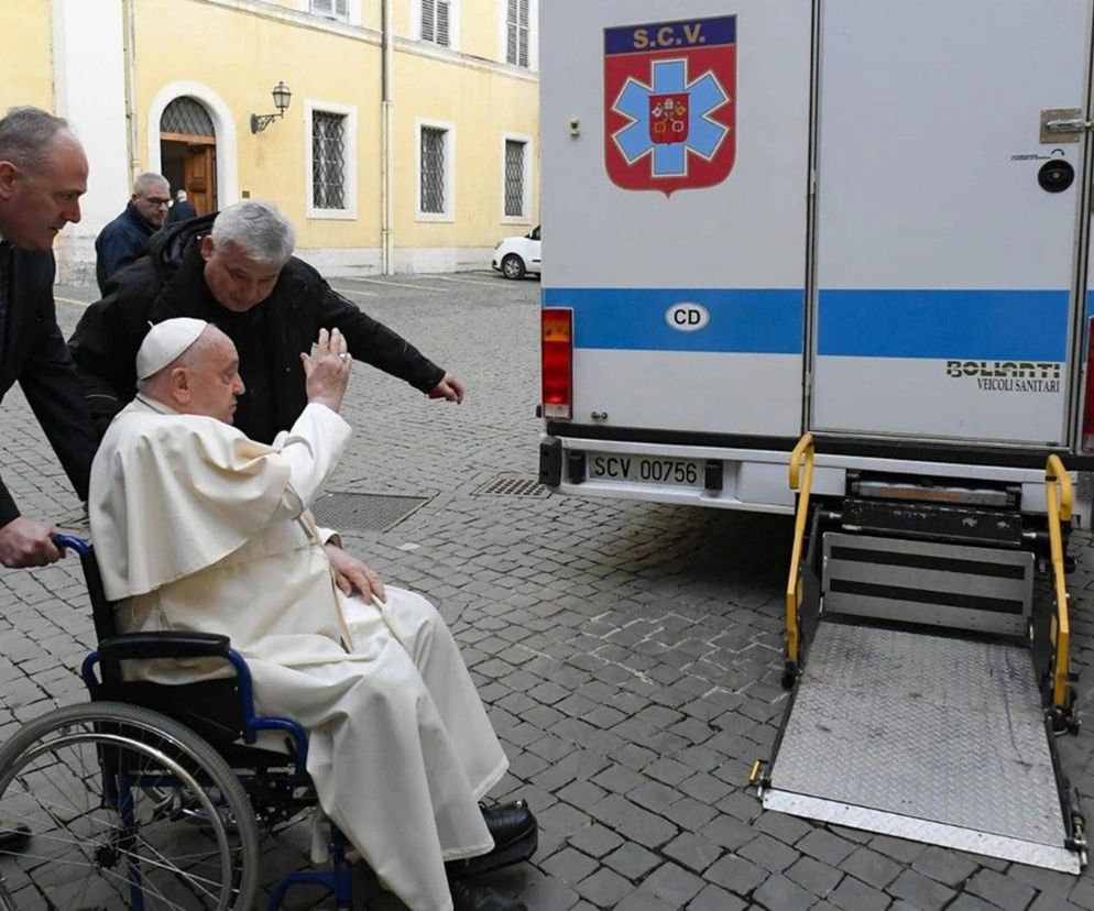 Papież pobłogosławił kamper medyczny