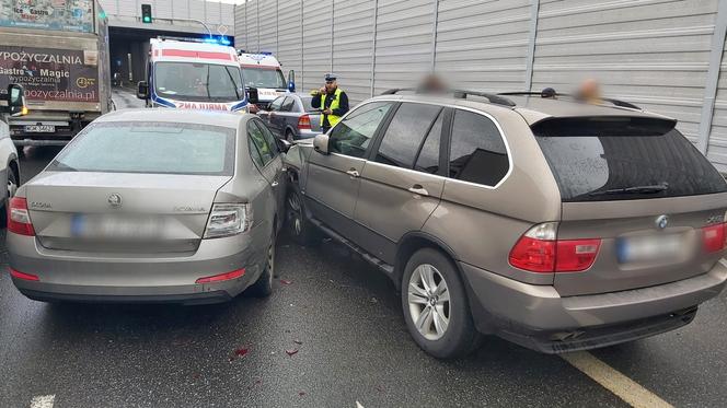 Policyjny pościg i drogowa demolka