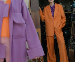 Te kolory będą rządzić jesienią i zimą 2025/26. Sprawdź, czy masz je w swojej szafie 