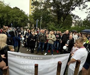 Setki osób upamiętniły Oliwiera. 20-latek zmarł po interwencji policji. Zabili go jak zwierzę