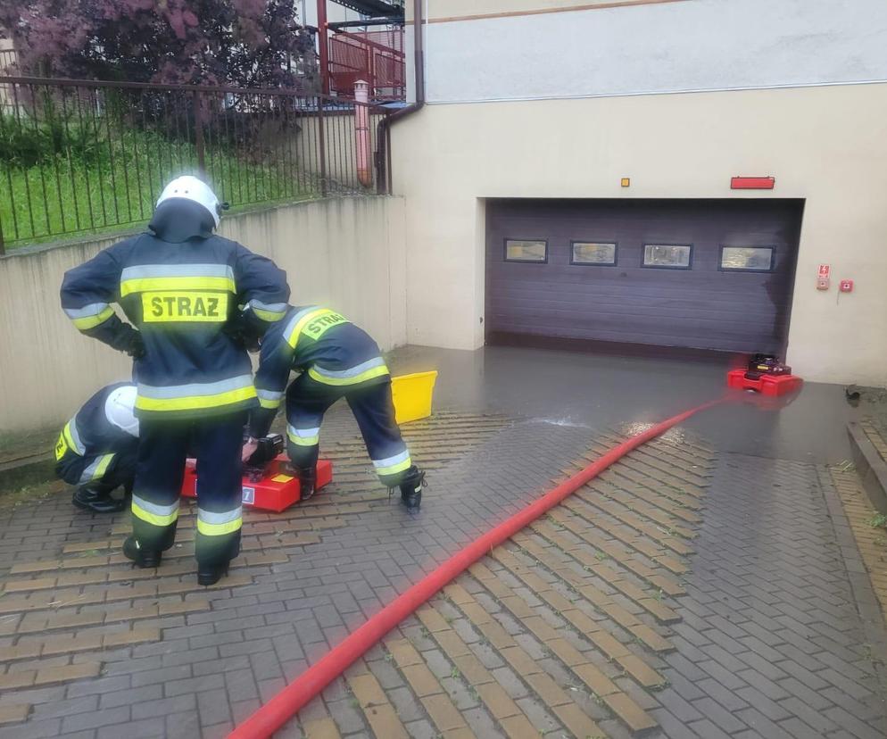 Ludzie uwięzieni w samochodach, zalane szkoły i kościoły. Tak wyglądała burza w Zamościu!