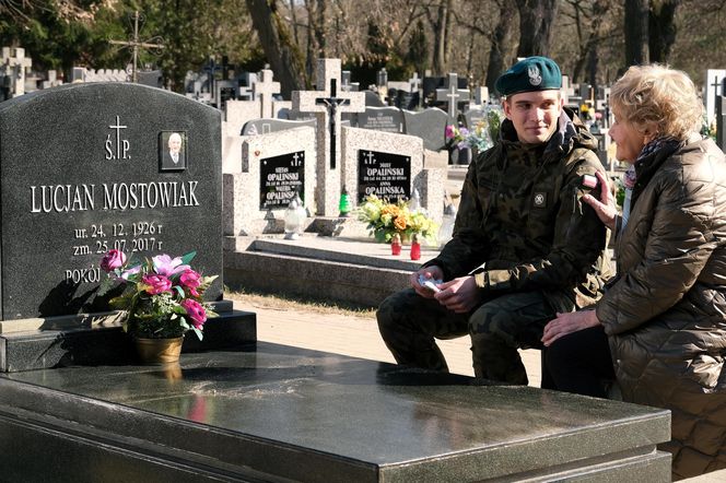 M jak miłość, odcinek 1869: Mateusz przy grobie Lucjana wyjawi Barbarze całą prawdę. Tak wygląda teraz jego życie - ZDJĘCIA