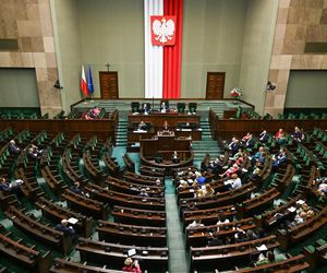 Posłowie mają w tym roku 34 dni wakacji. A zwykły człowiek nie może dostać dwóch tygodni urlopu!