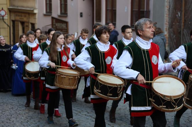 Korowód w ramach Międzynarodowego Festiwalu Renesansu w Lublinie