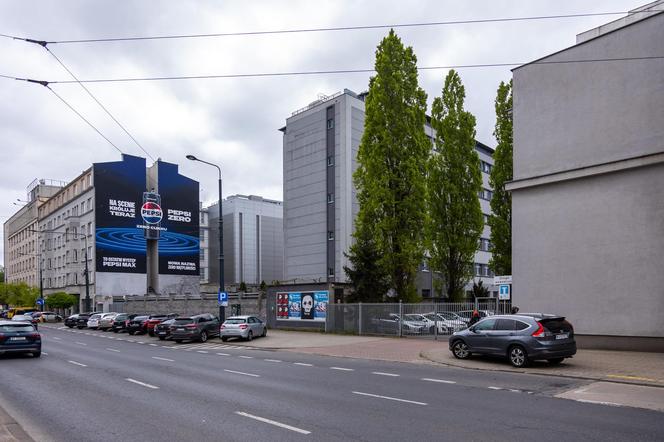 Teatr Powszechny w Warszawie (w tle budynek Pepsi, przeznaczony do rozbiórki) 