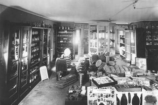 Tak wyglądały bydgoskie szkoły ponad 100 lat temu. Na archiwalnych zdjęciach widać uczniów uczących się pisać na maszynach, szkolne gabinety lekarskie