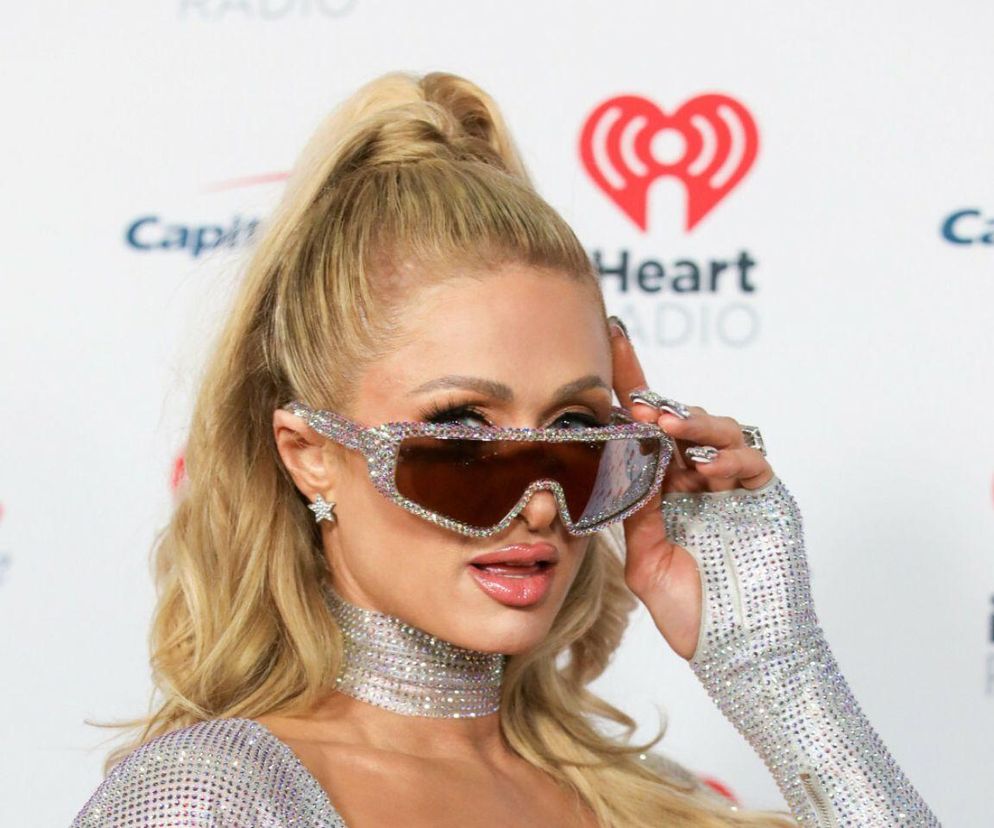 Paris Hilton oddała psa właścicielom. Przygarnęła go po pożarach w Los Angeles. Polały się łzy 