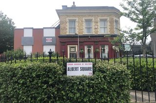 Serial EastEnders kończy 40 lat! Jak zmieniała się kultowa produkcja BBC?