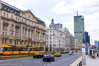 Zakazano działalności w wieżowcu w centrum Warszawy, ale hotel działa dalej. Jak to możliwe?