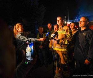  Kawle. Pożar zakładu przetwórstwa drobiowego. 120 strażaków walczy z żywiołem w czwartek, 14 sierpnia. Jeden z nich zaginął [ZDJĘCIA]