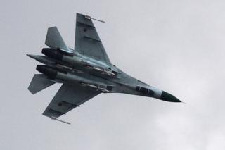 Top Gun po rosyjsku: piloci SU-27 podlecieli do kokpitu amerykańskiego samolotu szpiegowskiego... Było blisko!