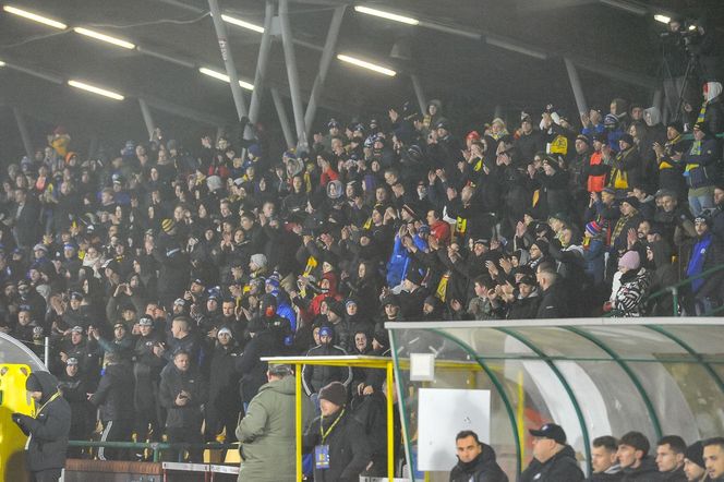 Elana Toruń - Zawisza Bydgoszcz 1:1, zdjęcia kibiców, opraw i piłkarzy ze Stadionu Miejskiego im. Grzegorza Duneckiego