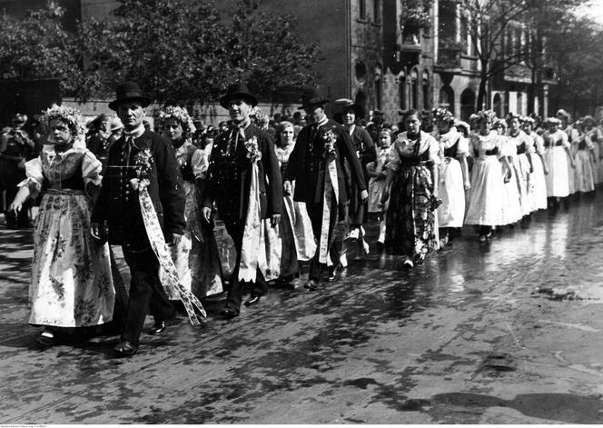 Dożynki śląskie w Katowicach. Tak obchodziło się dożynki blisko 100 lat temu. Unikalne zdjęcia 