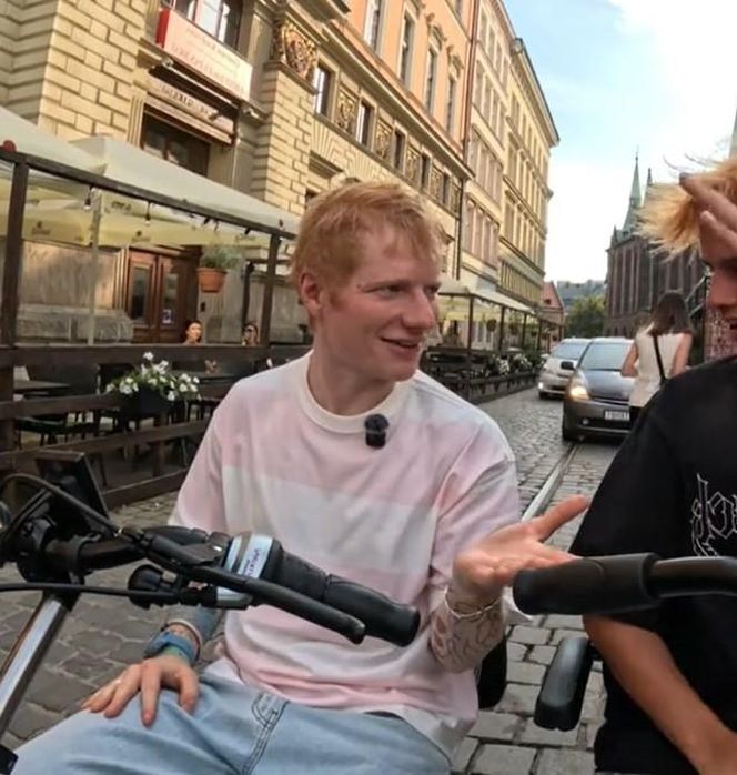 Ed Sheeran zwiedza Wrocław na rowerze. Fani przecierają oczy ze zdumienia!