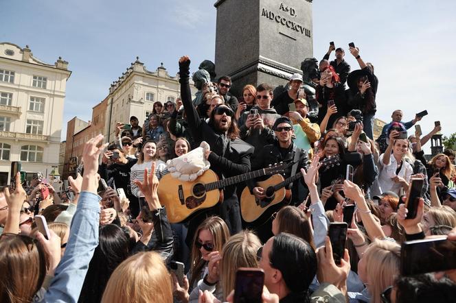 Tak wyglądał spontaniczny koncert Jareda Leto na rynku w Krakowie!