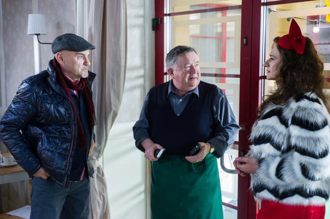 Na Wspólnej odc. 2916. Włodek Zięba (Mieczysław Hryniewicz), Jurek (Waldemar Barwiński), Roman (Waldemar Obłoza)