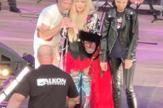 Facet wtargnął na scenę podczas koncertu Maryli Rodowicz. Ochroniarz nie zdążył