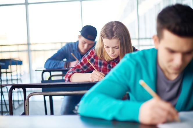 Matura 2023 będzie trudniejsza od poprzednich! Nauczyciele dostaną większe pieniądze za sprawdzanie arkuszy