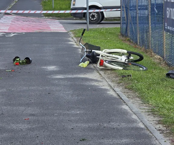 Samochód huknął w rowerzystkę! Kobieta nie przeżyła. Wszystko się nagrało