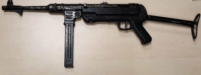 Broń maszynowa znaleziona w opuszczonym domu. Niemcy używali jej w czasie wojny