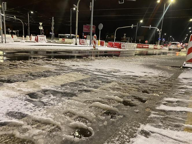 Zima zaatkowała w Olsztynie. Na ulicach zrobiło się biało [ZDJĘCIA]