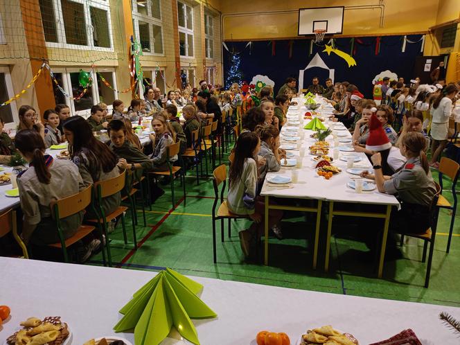 W zlocie bożonarodzeniowym Hufca ZHP Podlasie  w Siedlcach uczestniczyło w 2023 roku ok. 180 osób