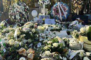 Białe baloniki zamiast kwiatów i kibicowskie race. Tak wyglądał przejmujący pogrzeb Elizy i Tomka. Dzieci zginęły na S7 pod Gdańskiem