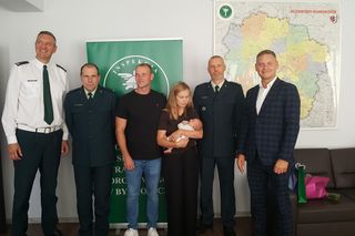 Funkcjonariusze ITD pomogli Wandzie bezpiecznie przyjść na świat. Mają nadzieję, że kiedyś przyjdzie na służbę