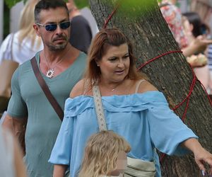 Katarzyna Skrzynecka. Zabrała rodzinę na targ śniadaniowy w kusych szortach