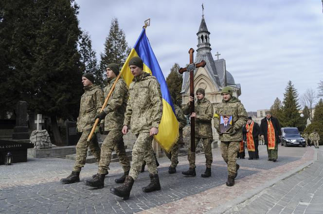 Lwów: Odbyły się pierwsze pogrzeby ukraińskich żołnierzy poległych w wojnie z Rosją 