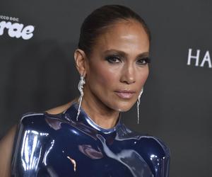 Jennifer Lopez wije się prawie naga! 55-latka coraz gorętsza