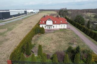 Najpiękniejsza wieś województwa śląskiego. Nazwę nosi od grusz rosnących przy polach