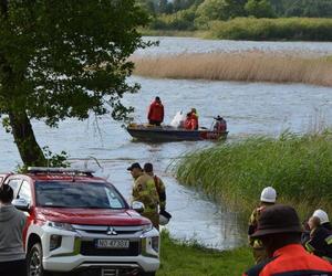 Tragedia na jeziorze Łabędź. Wiatr przewrócił łódkę, wędkarz wpadł do wody