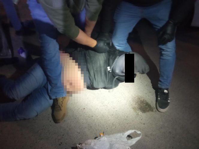 Kobra dorwała „Kaszankę”. Jechali skradzionym fordem. Czołowo wbili się w radiowóz