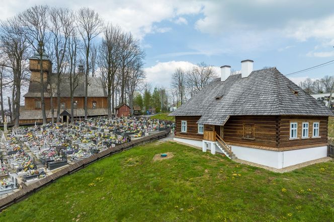 Budynek starej szkoły przyparafialnej w Starej Wsi