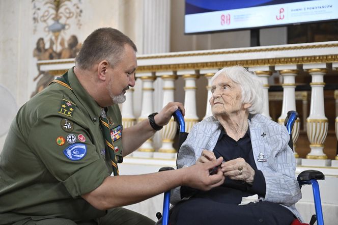 Dziennikarka "Super Expressu" Izabela Kraj odznaczona medalem "Dumni z Powstańców"