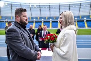 Paweł Fajdek wziął ślub na Stadionie Śląskim! Wzruszające sceny. Łzy płyną po policzkach