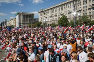 Dwa marsze w Warszawie. Spokojny przebieg mimo napiętej atmosfery. Policja podsumowuje