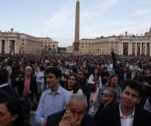 Tłumy na placu św. Piotra