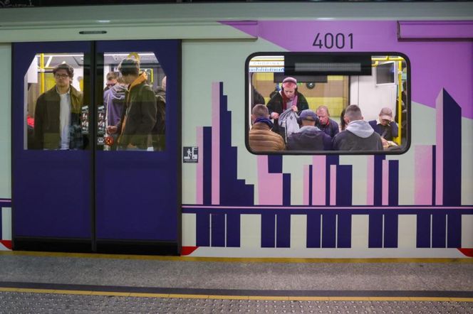 Jedyny taki koncertowy tramwaj w Polsce. W środku pianino i muzycy