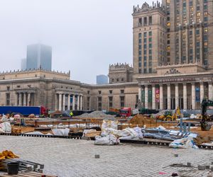 Trwa przebudowa części dawnego Placu Defilad w plac Centralny