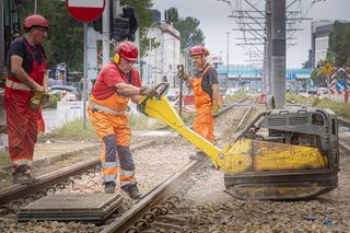 Paraliż komunikacyjny w Warszawie. Utrudnienia i zmiany w kursowaniu tramwajów