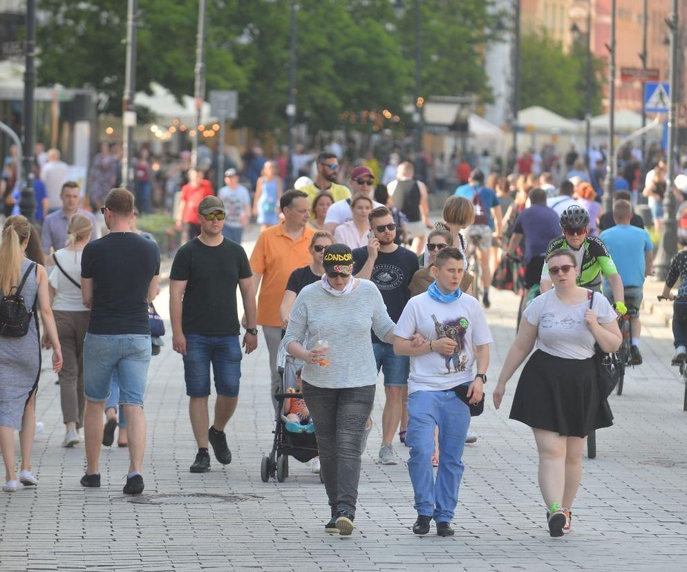 Zadziwiające, ile osób mieszka w tych miastach. Człowiek na człowieku. Tu gęstość zaludnienia jest najwyższa
