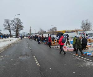 Giełda samochodowa w Łodzi. Przyciąga klientów, ale sprzedawcy nie są zadowoleni